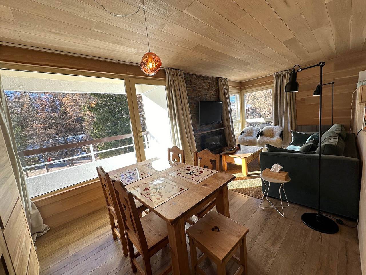 Entire apartment, T2 Apartment at the foot of the slopes with balcony - Mountain view - Equipped in Vars, Briançon region