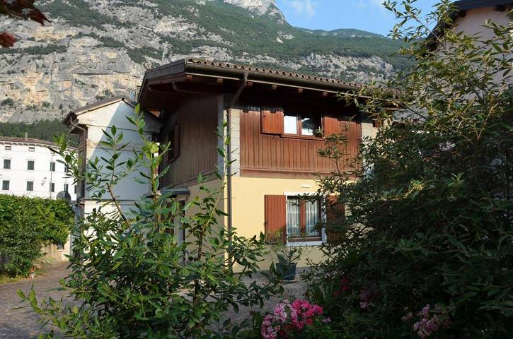 Villa für 4 Personen, mit Terrasse und Garten in Dro