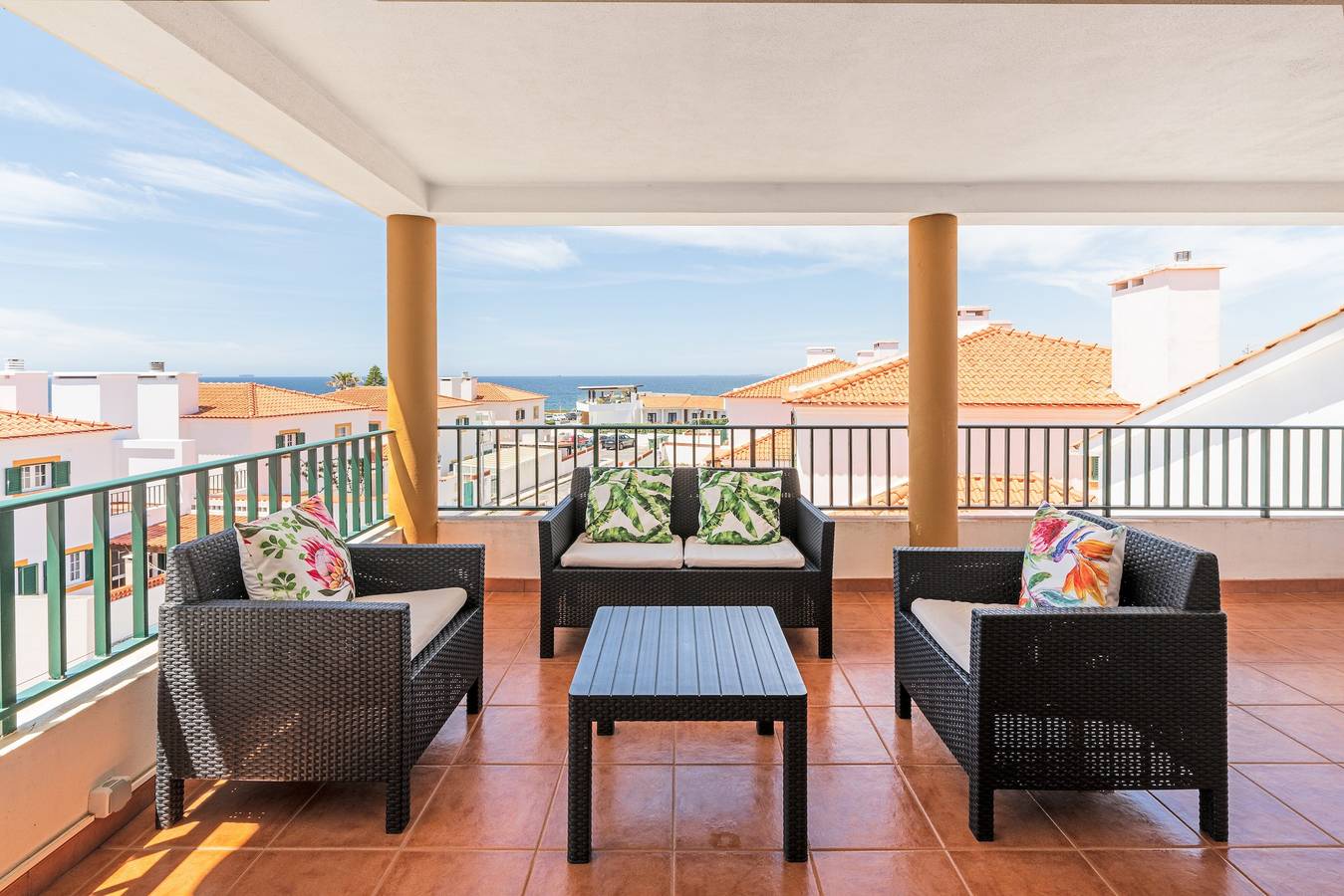 Villa 'Kethellen' com vista para o mar, terraço privado e acesso Wi-Fi in Porto Covo, Costa Alentejana