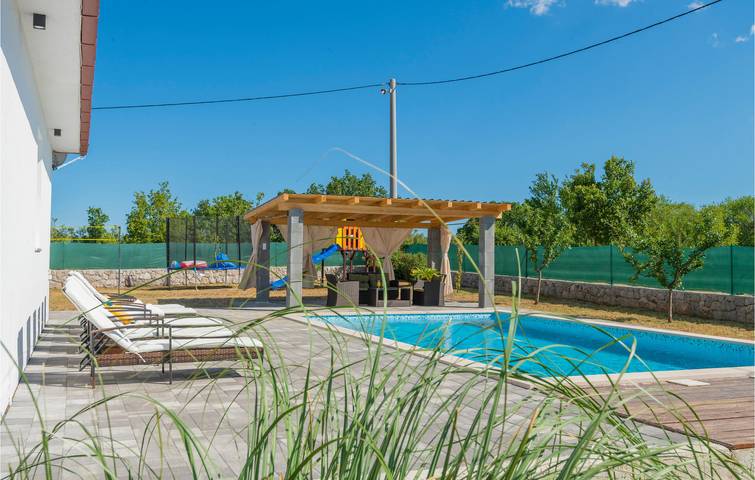 Geräumige Ferienwohnung mit Terrasse und WLAN, 1,5 km vom Fluss Ričina entfernt in Imotski, Makarska Riviera