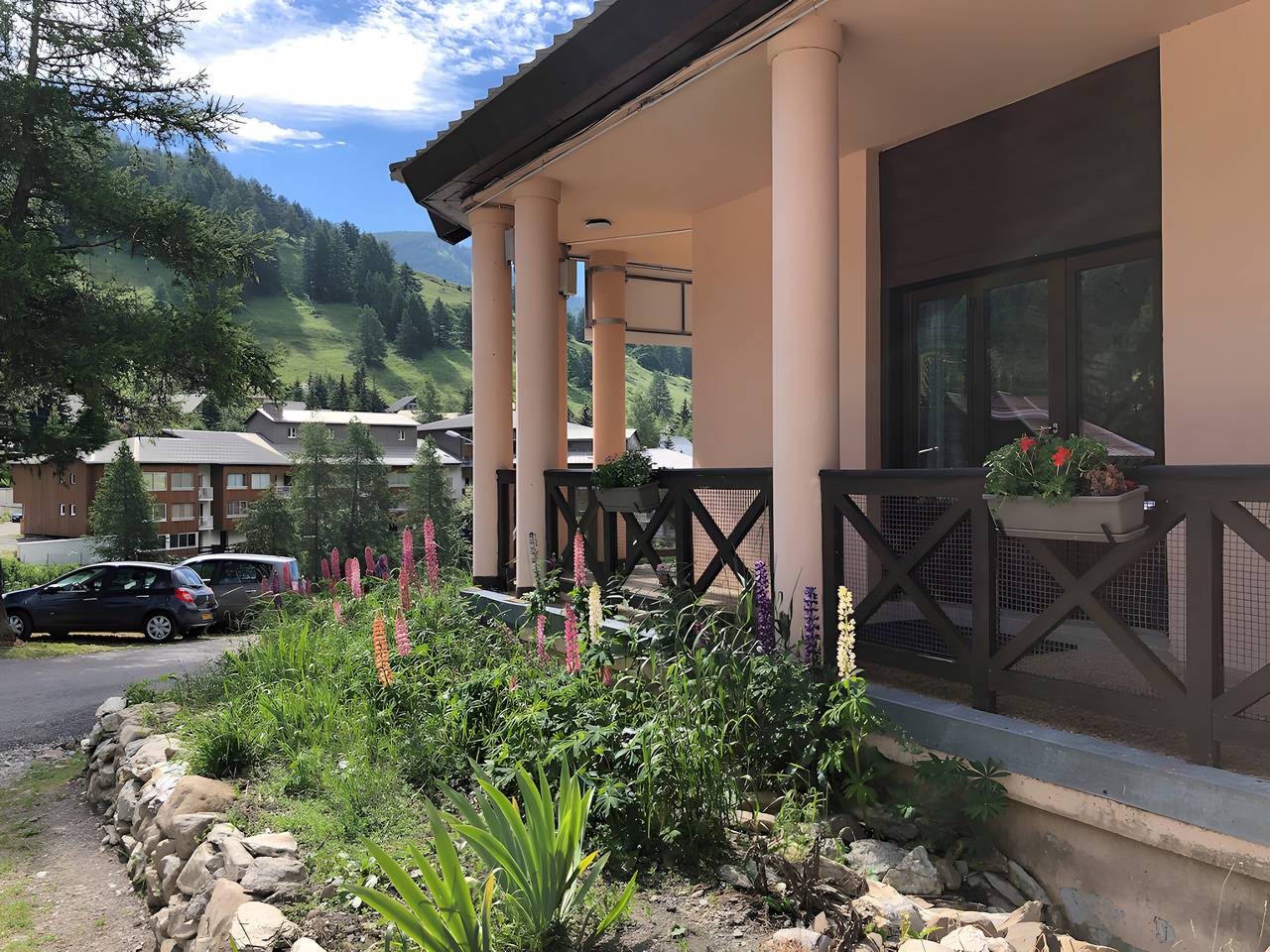 Bed and Breakfast 'La Baïta De La Foux - Chambre 4' with Mountain View, Shared Terrace and Wi-Fi in La Foux d'Allos, Allos