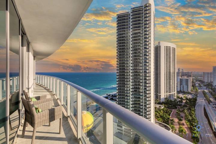 Vacation rental for 6 people, with terrace, with pets in Hallandale Beach