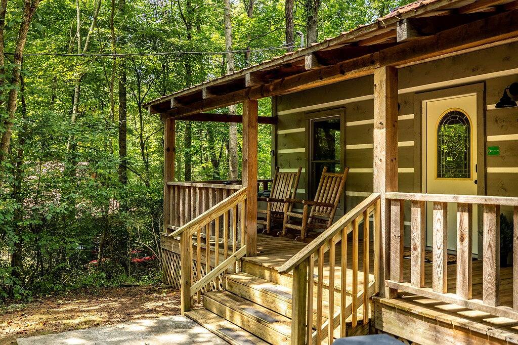 Hot Tub | Dog friendly | Near Tuckaleechee Caverns in Tuckaleechee, Blount County