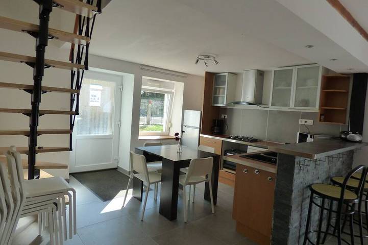 Gîte pour 9 personnes, avec terrasse ainsi que jardin et jacuzzi, animaux acceptés à Saint-Maurice-Colombier