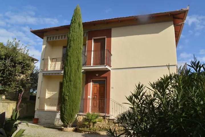 Casa de vacaciones para 7 personas, con piscina además de jacuzzi y jardín - 1