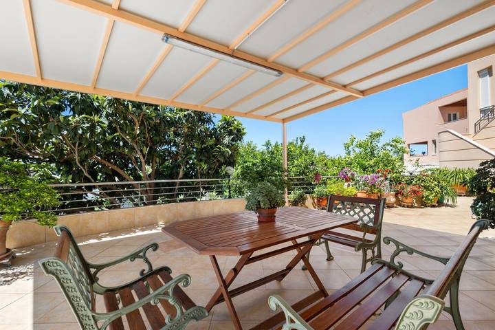 Apartamento entero, Apartamento de vacaciones para 4 personas con terraza in Daratsos, Region de Chania