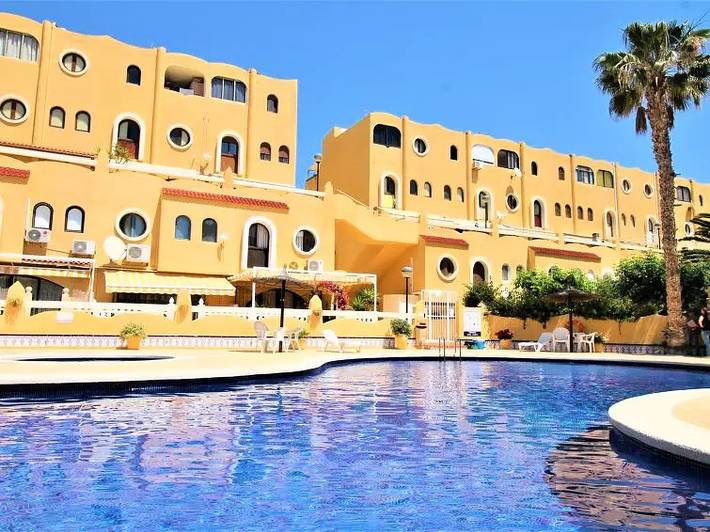 Chalet para 6 personas, con jardín y piscina en Campello