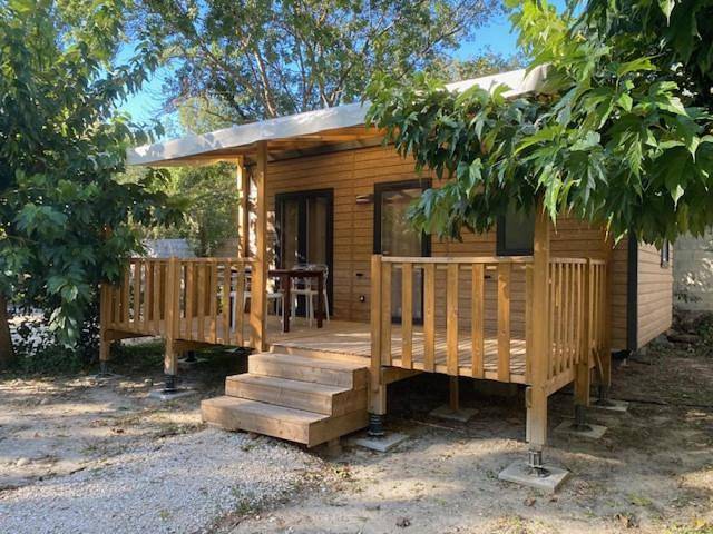 Camping pour 4 personnes, avec Terrasse et Piscine