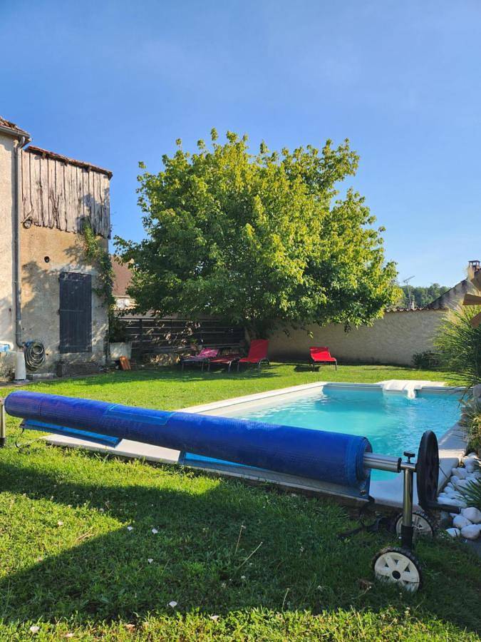 Location de vacances pour 6 personnes, avec piscine et vue à La Bachellerie - 2