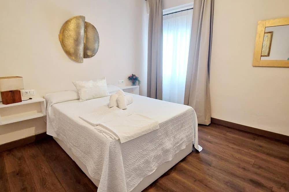 Apartamento entero, Apartamento 'Centrico Y Acogedor' con vistas a la montaña, Wi-Fi y aire acondicionado in Cazorla, Parque natural de las Sierras de Cazorla y Segura
