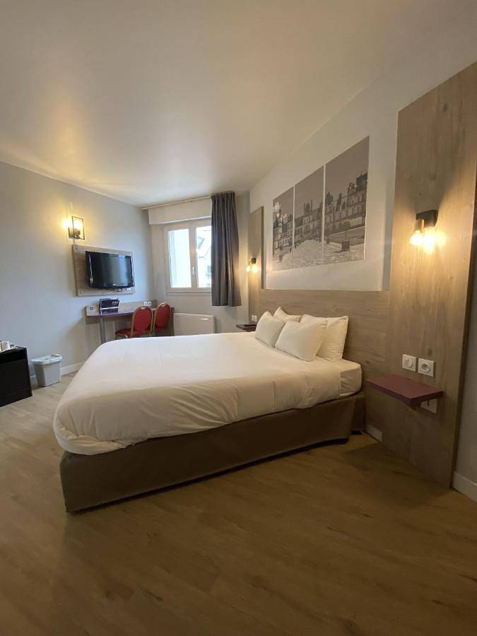 Hôtel pour 2 personnes, avec terrasse, animaux acceptés à Saint-Fargeau-Ponthierry - 2