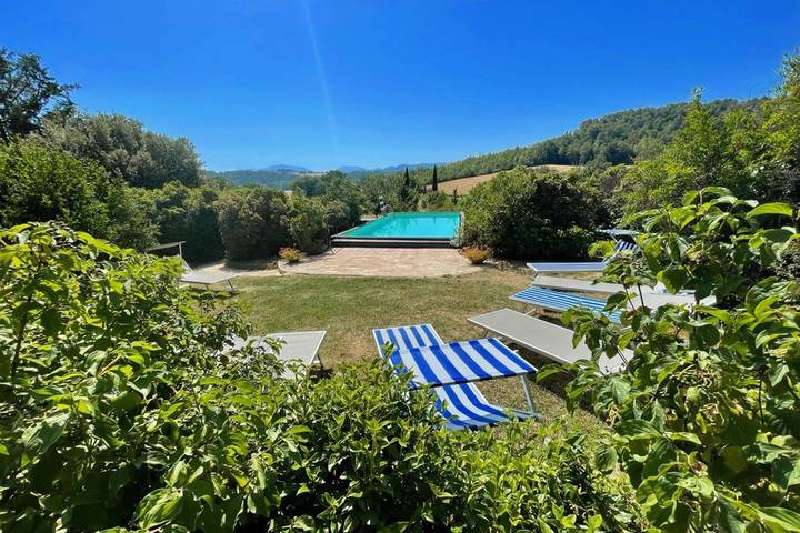 Agriturismo per 8 persone, con Balcone/Terrazza e Giardino nonché Panorama a Spoleto