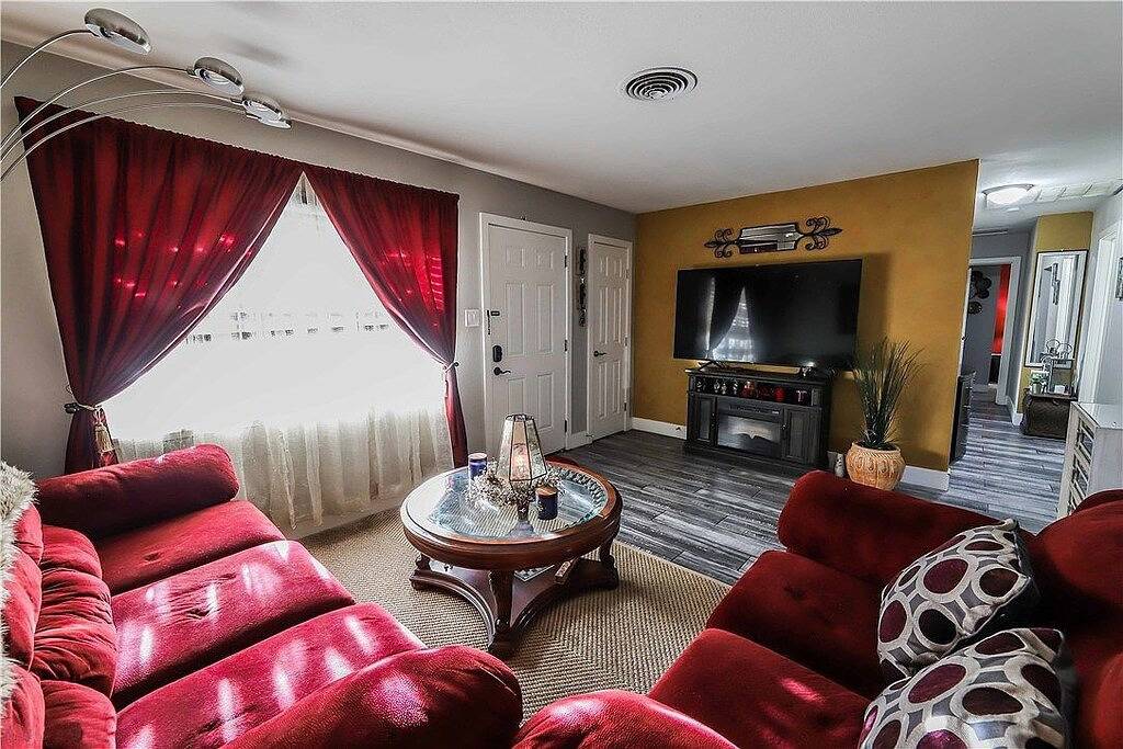 Cozy 3 Br with Pool Table 10 Mins from Downtown in Las Vegas, Nevada