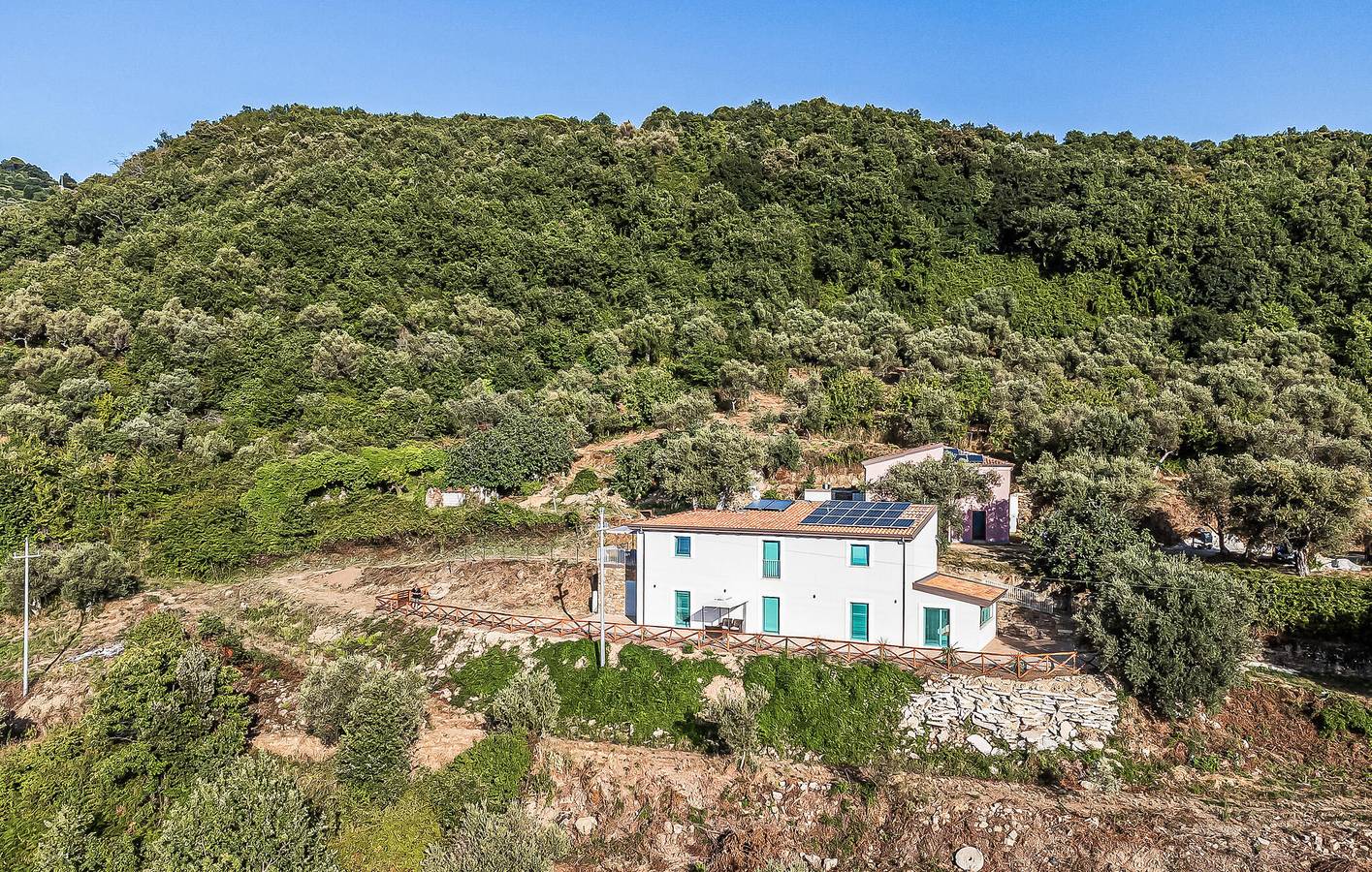 Gemütliches 150qm Apt mit Pool, Parkplatz & WiFi, 1km nach Perdifumo in Perdifumo, Cilento