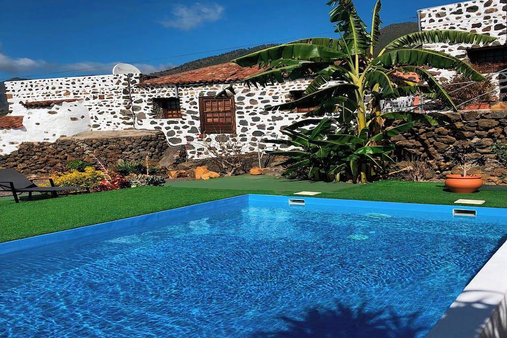 Sombrero de Pico A en el Paso, La Palma. Piscina Compartida in Retamar (Canary Islands), El Paso (La Palma)
