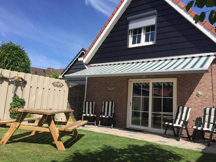 Ferienwohnung für 4 Personen, mit Terrasse und Garten sowie Sauna in Westkapelle