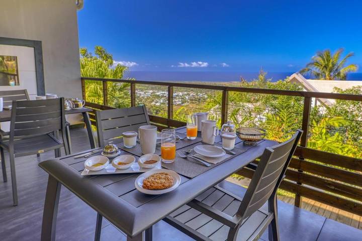 Chambre d’hôte pour 2 personnes, avec sauna et piscine ainsi que vue et jardin sur l' Île de la Réunion - 4