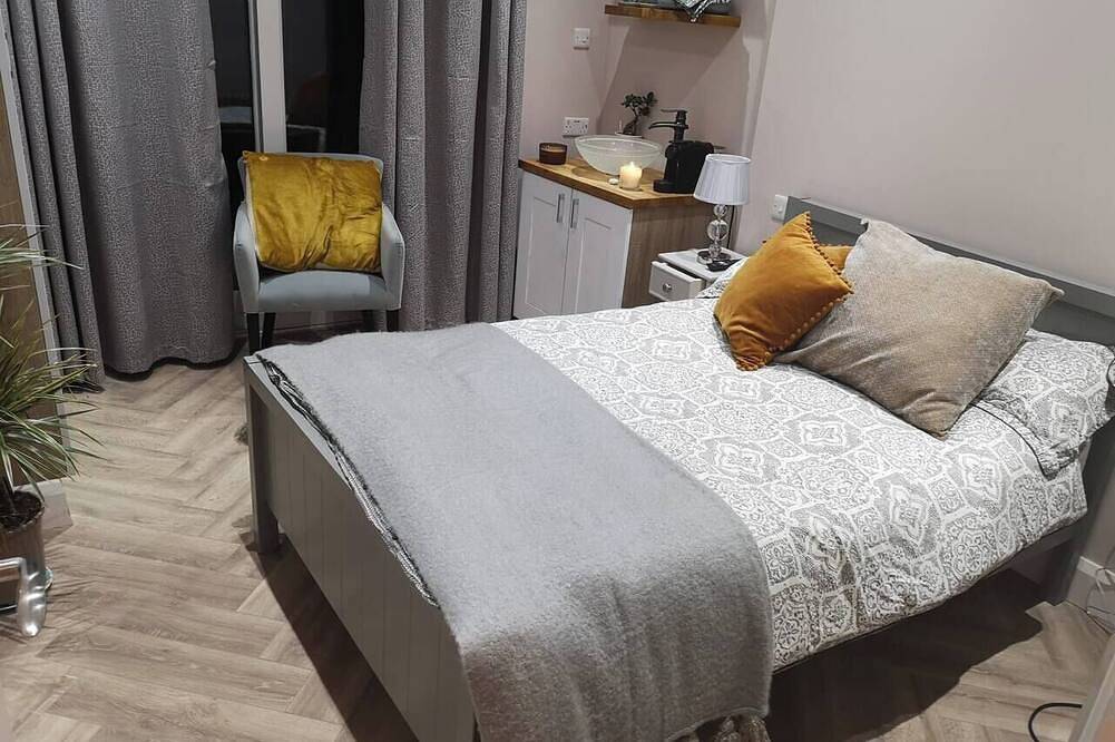 Entire apartment, Stylish studio own entrance in Victorian House in Dublin, County Dublin
