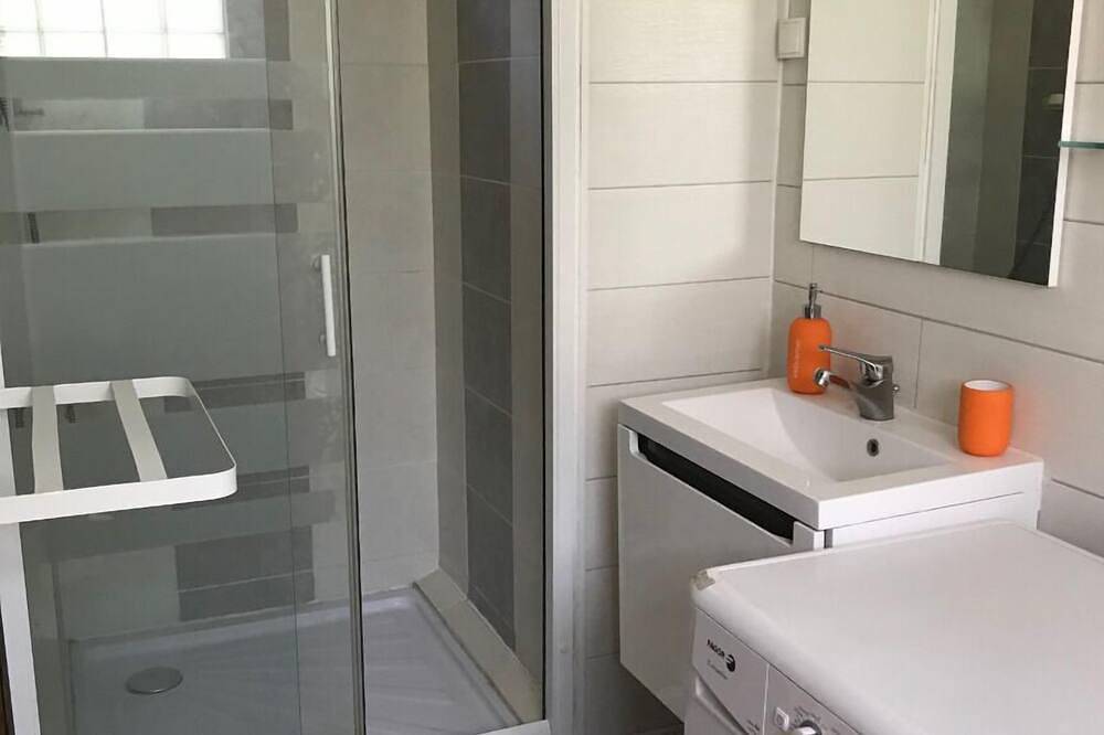Appartement entier, Studio indépendant T1 in Carnoux-en-Provence, Côte méditerranéenne (France)