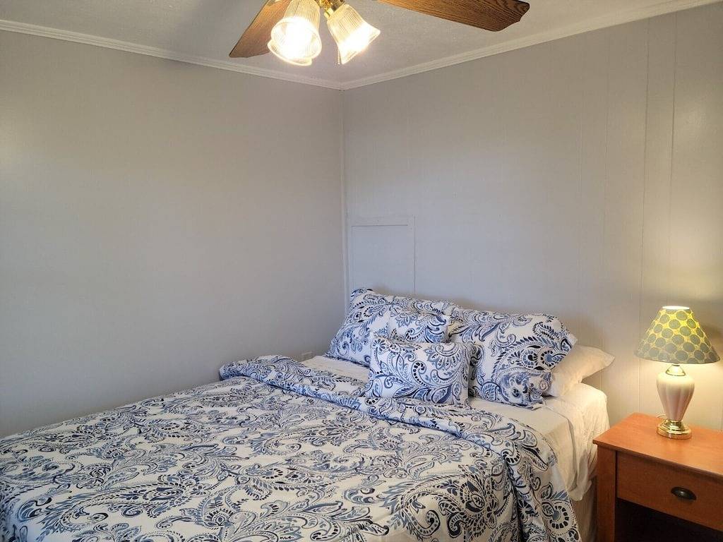 Waterway House 2 Br / 1 Ba Schlafmöglichkeiten für 6 Haustiere Wifi-Bettwäsche neu renoviert in Brunswick County