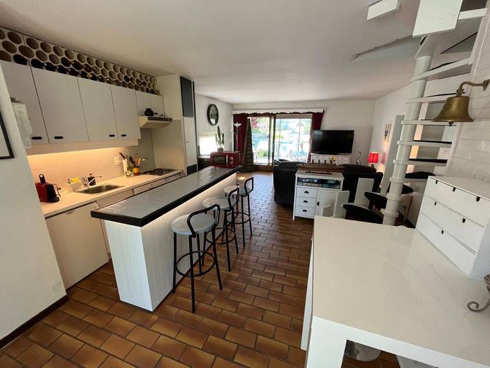 Location de vacances pour 4 personnes, avec jardin et vue sur le lac ainsi que piscine et vue dans Port Ripaille - 4