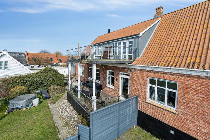 Dicht bij zee: lichte woning in Arnager