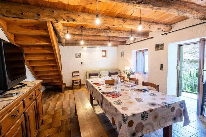 Gîte pour 4 personnes, avec Balcon ainsi que Terrasse et Piscine à Ispagnac - 4