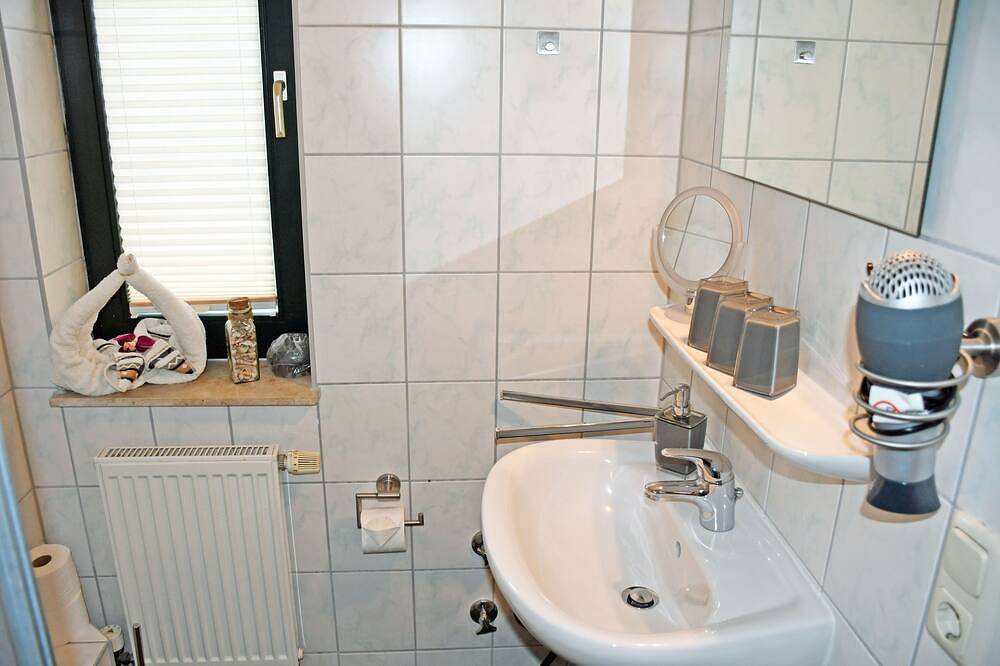 Ganze Wohnung, 01 Ferienwohnung mit Terrasse am Granitzwald - Ferienwohnungen mit Terrasse am in Lancken-Granitz, Rügen