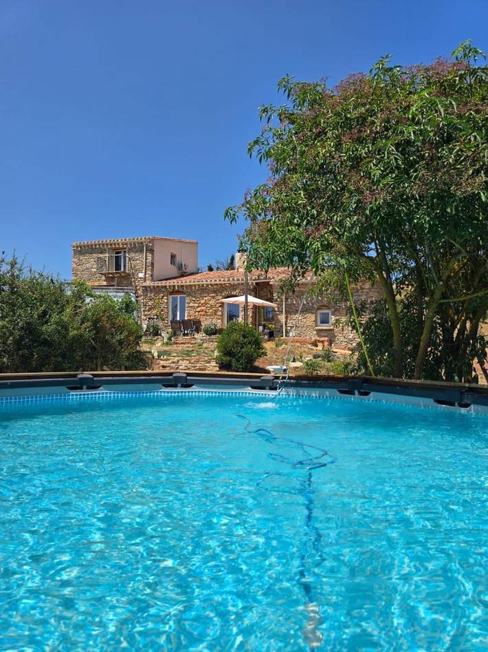 Gîte pour 6 personnes, avec jardin ainsi que piscine et terrasse