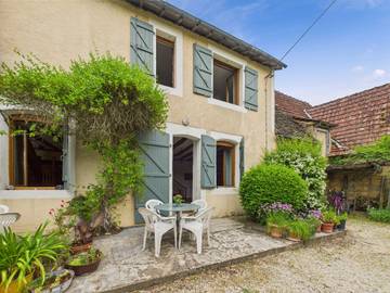 Gîte pour 4 personnes, avec jardin et terrasse à Montignac