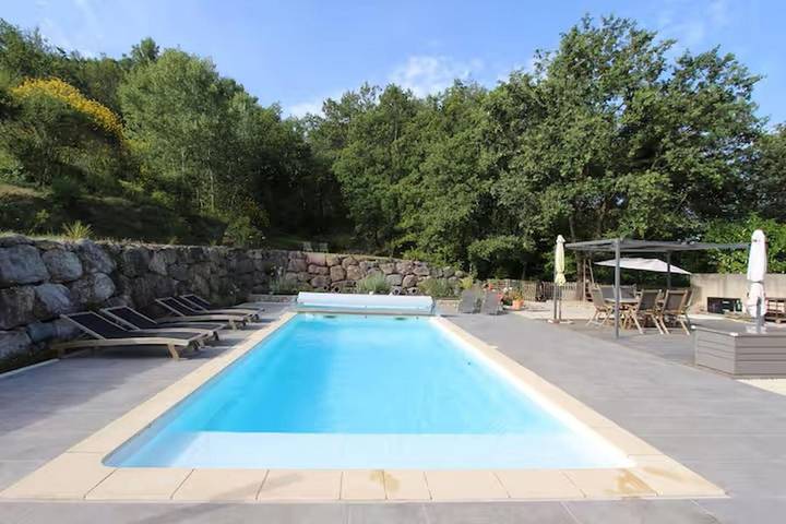 Maison d’hôte pour 6 personnes, avec vue ainsi que piscine et jardin, animaux acceptés à Saint-Romain-en-Viennois