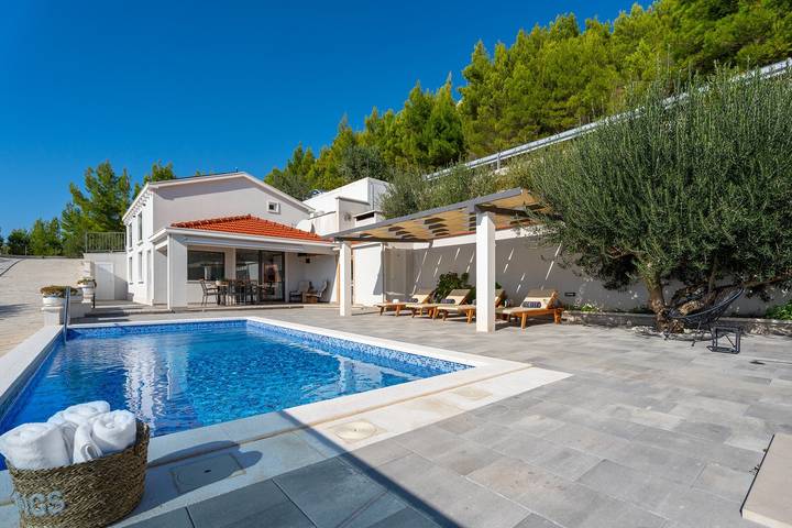 Villa für 4 Personen, mit Pool und Meerblick sowie Garten in Split-Dalmatien - 2