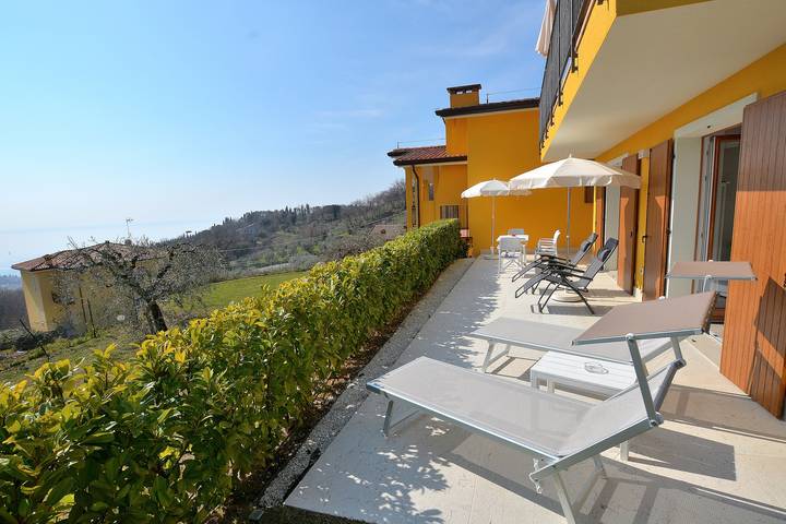 Location de vacances pour 4 personnes, avec Terrasse et Vue sur le lac à Costermano