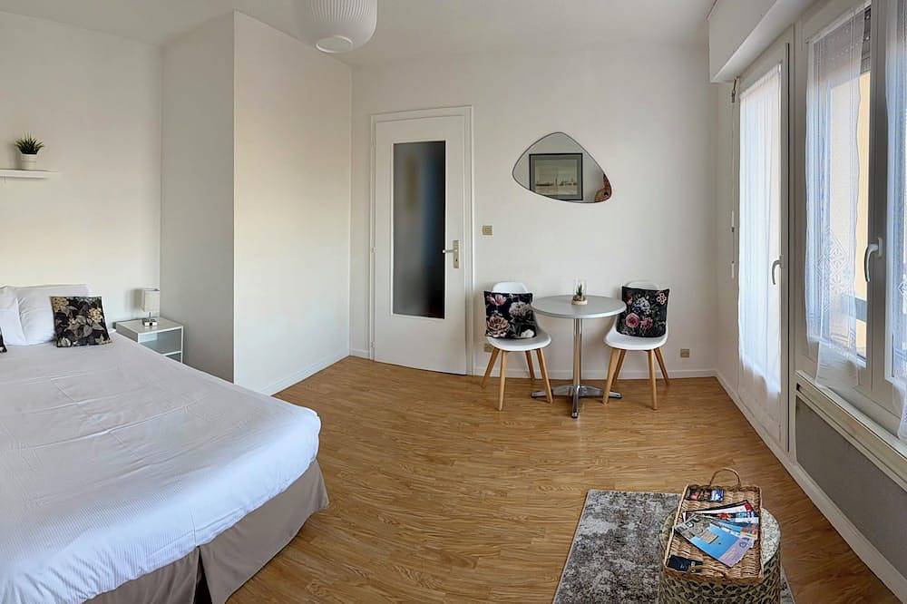 Ganze Wohnung, Cosy studio Molsheim - Balcony, Free parking, Train station 300M and Strasbourg 15mn away in Molsheim, Niederrhein Elsass