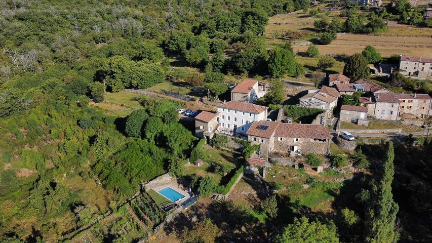 Feriehus for 22 personer, med Hage i Ardèche