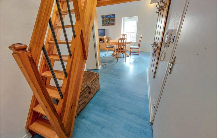 Appartement de vacances entier, Appartement au bord de la rivière avec parking et WiFi in Usson-en-Forez, Montbrison