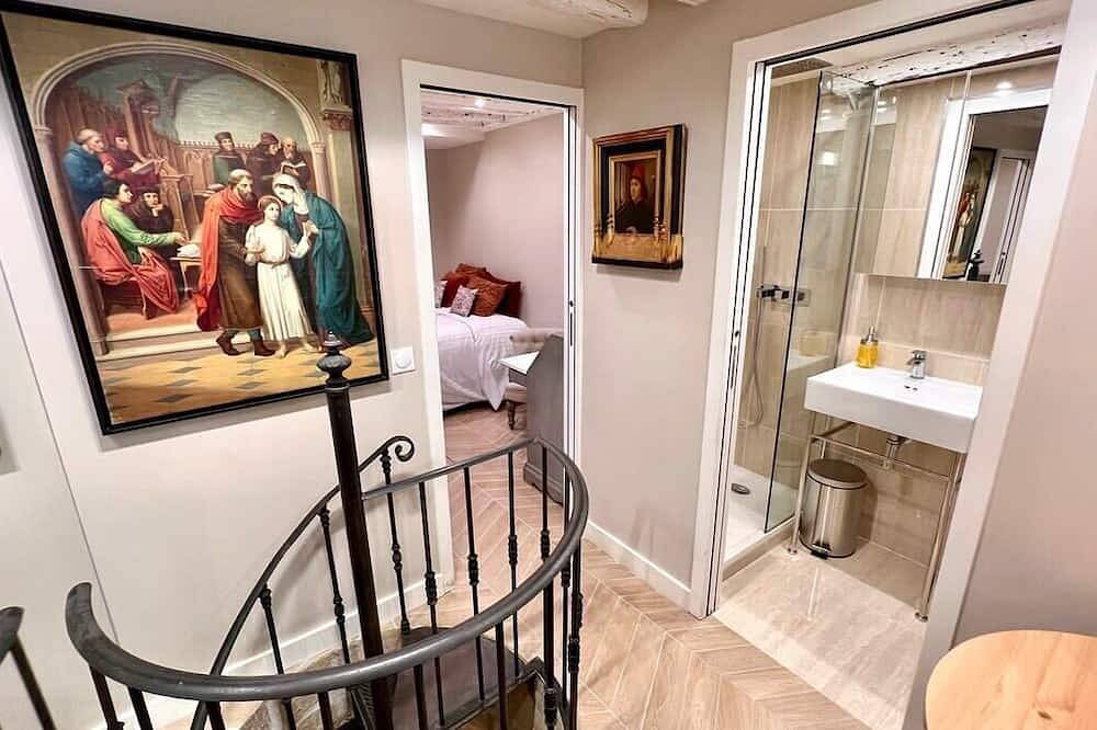 Entire apartment, Serenity :  Meditation at Notre - Dame — Ac in Paris, Ile de France
