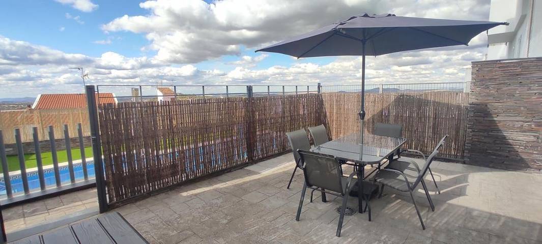 Location de vacances pour 6 personnes, avec terrasse et piscine à Segura de León - 2