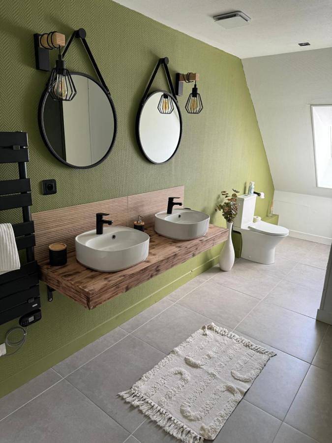 Location de vacances pour 10 personnes, avec vue ainsi que jardin et piscine à Changé - 4