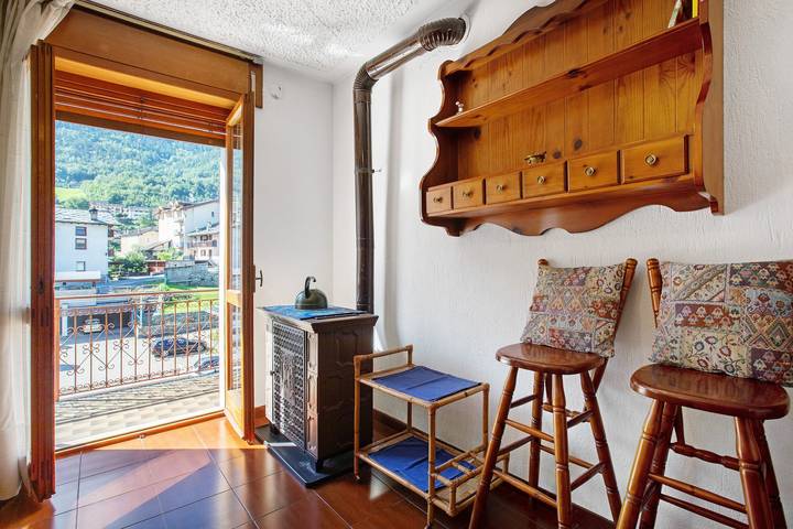 Entire apartment, Apartment 'Casa Lella Clemy' with Mountain View, Balcony and Wi-Fi in Aymavilles, Comune di Aymavilles