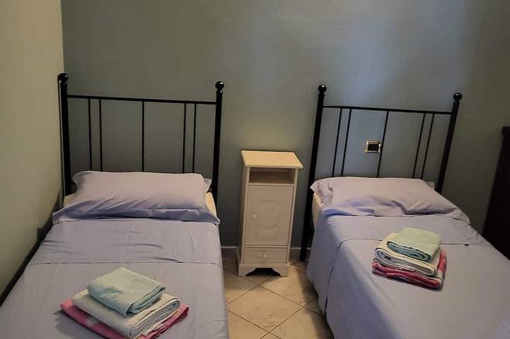 Atemberaubende neue Villa mit privatem Pool und Meerblick in Capitana, Quartu Sant'Elena