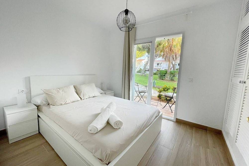 Apartamento entero, Apartamento Lia en Port Addaia, piscina y barbacoa, perfecto para vacaciones in Port d'Addaia, Es Mercadal