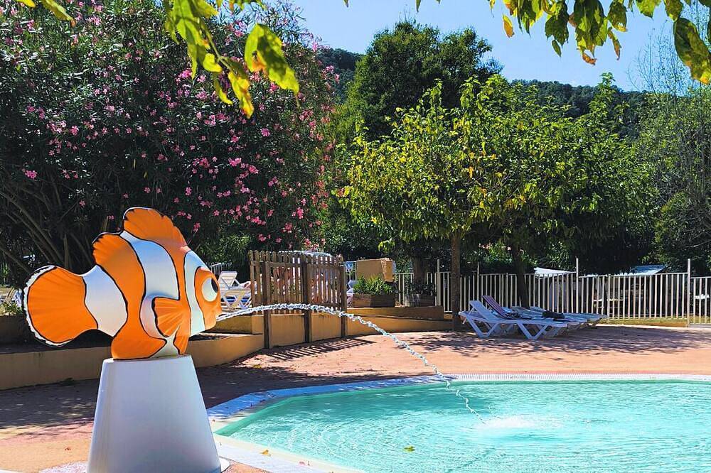 Aloha camping club. Dream vacation, heated pool, entertainment, catering. in Reynès, Región Céret