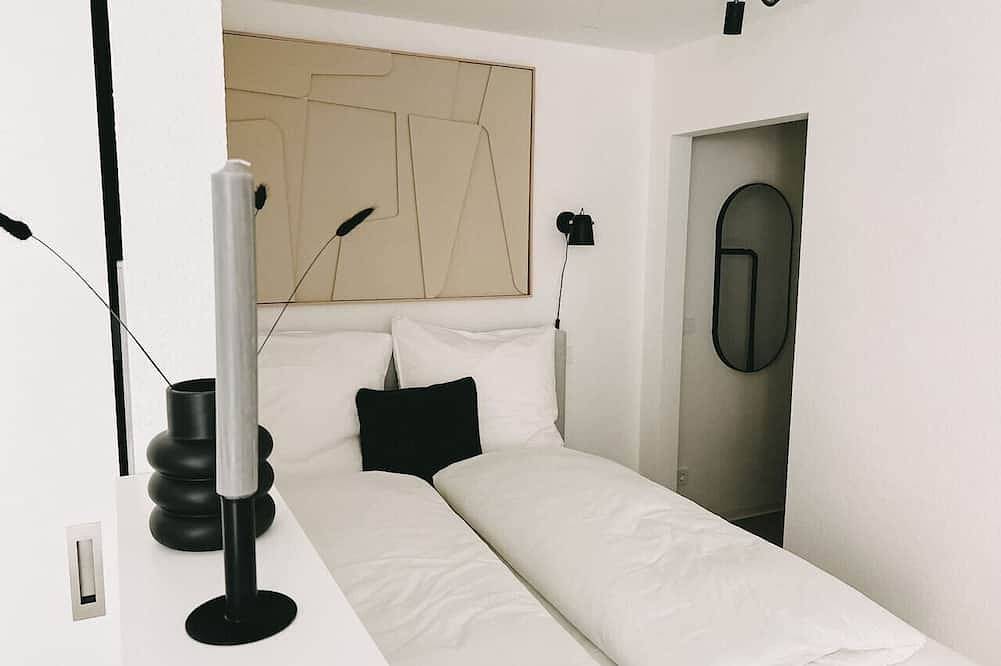 Ganze Wohnung, Urban Hideaway | Designer Loft in Prime Location in Düsseldorf-Friedrichstadt, Düsseldorf