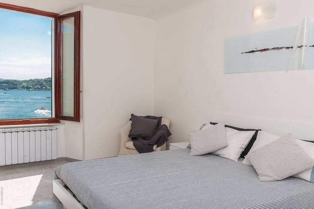 Entire apartment, Sea View Apartment Portovenere on the sea in Portovenere, Porto Venere Municipality