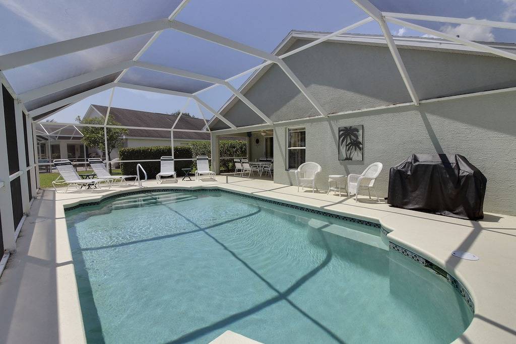 Ufer zu Hause w / private überdachten Pool und Terrasse - Golfplätze in der Nähe! in Iona, Southwest Florida