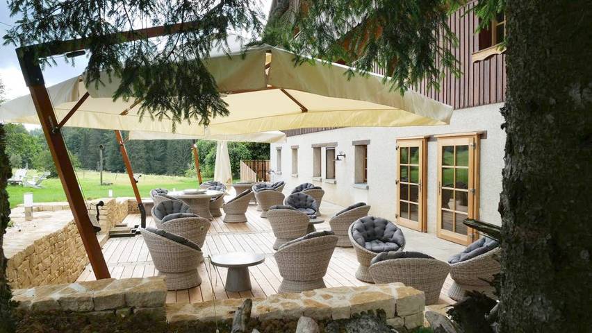 Hôtel pour 2 personnes, avec sauna ainsi que vue et jardin à Verrières-de-Joux - 3