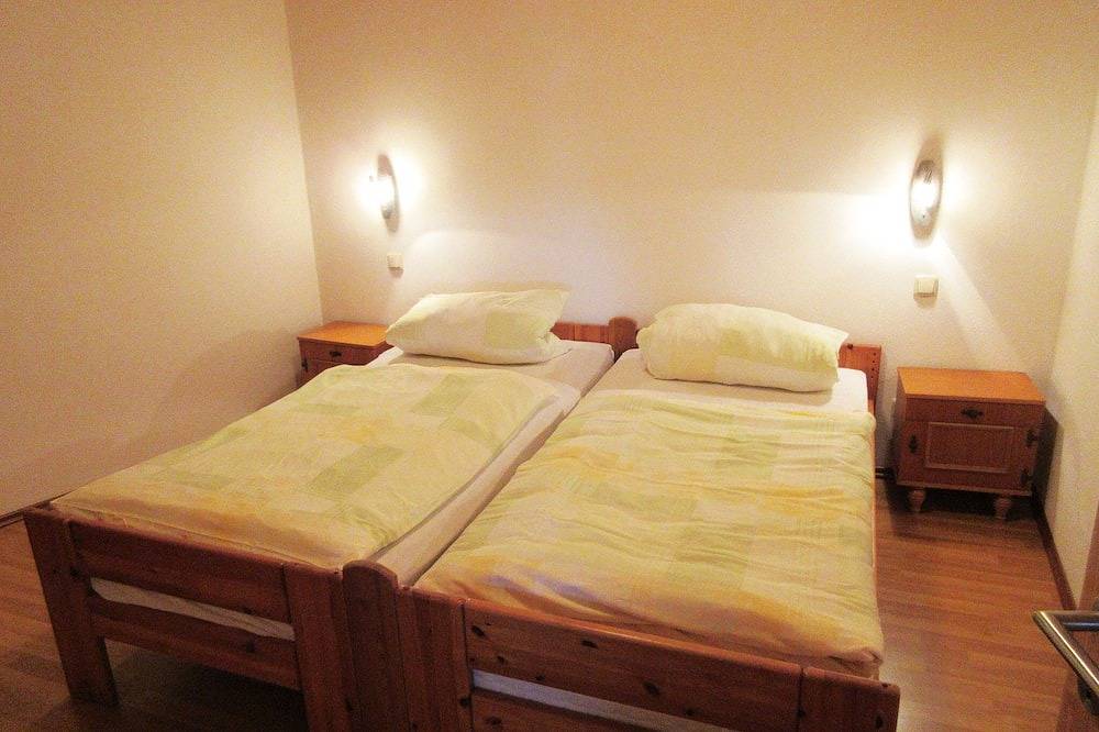 Ganze Wohnung, Ferienwohnung Sonnenschein bis 4 Personen, Balkon, 65 qm in Tachinger See, Taching am See