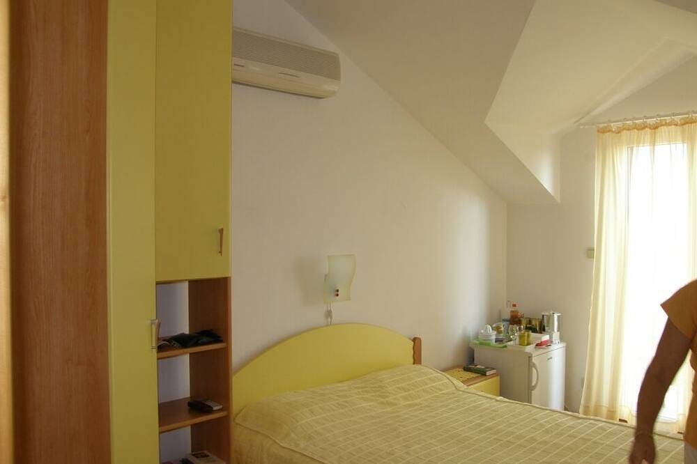 Room in Bol with Seaview, Balcony, Air condition, Wifi (3416-5) in Bol, Brac