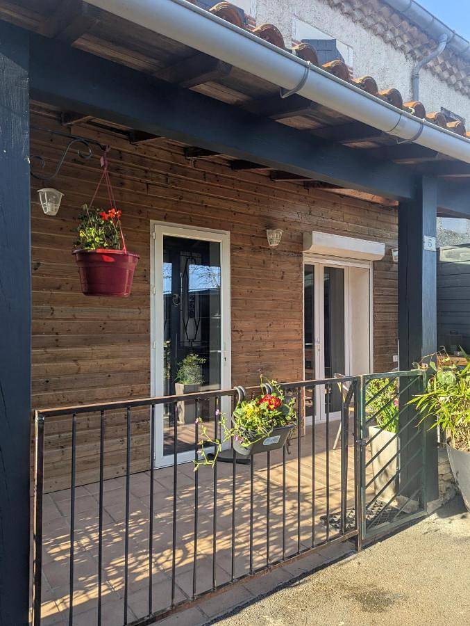 Location de vacances pour 5 personnes, avec vue et terrasse à Jonquières (Tarn)